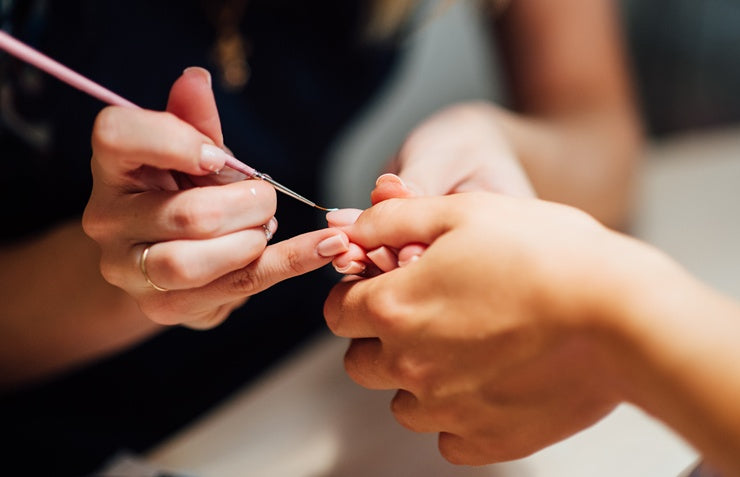 what causes weak and splitting nails