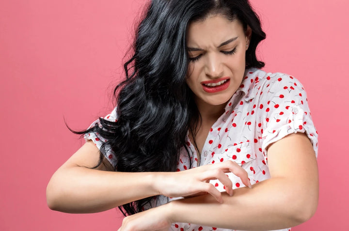 what causes itchy arms