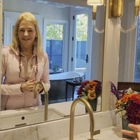 A personal video overview of Instantly Luminous Multi-Action Facial Serum hydrates, plumps fine lines and wrinkles. Suitable for dry, sensitive, or crepey skin.